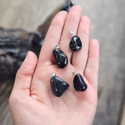 Svart Turmalin trumlad, silverpläterat hänge -20% fynd nagg/sprickor