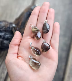 Rökkvarts trumlad, silverpläterat hänge -30% fynd ljusa/svagare färg