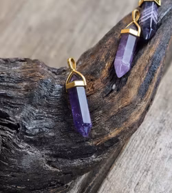 Ametist polerad spets, guldpläterat hänge -50% fynd mindre färg/rökiga inslag