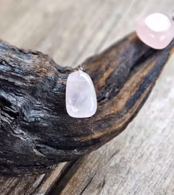 Rosenkvarts stor trumlad, silverpläterat hänge -60% fynd sprickor