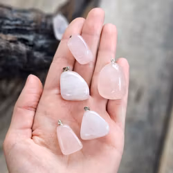 Rosenkvarts stor trumlad, silverpläterat hänge -60% fynd sprickor