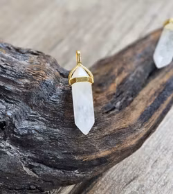 Bergkristall polerad spets, guldpläterat hänge -40% fynd sneda