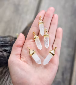 Bergkristall polerad spets, guldpläterat hänge -40% fynd sneda