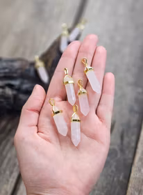 Rosenkvarts polerad spets, guldpläterat hänge -40% fynd svagare färg