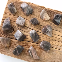 Svart Månsten, trumlade -50% fynd SMÅ + ev sprickor