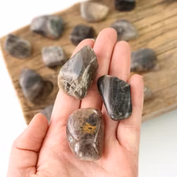 Svart Månsten, trumlade -50% fynd SMÅ + ev sprickor