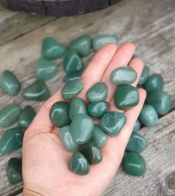 Grön Aventurin, trumlade -70% fynd sprickor