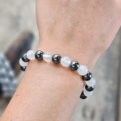 Bergkristall & Hematit mix, armband 8mm runda pärlor -30% fynd trasig pärla