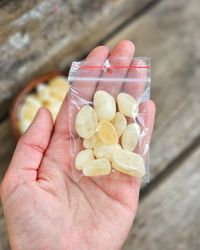 Gul Kalcit, små trumlade -40% fynd B-kvalité sämre färg/nagg