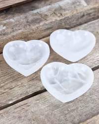 Vit Selenit, hjärta skål 10 cm -30% fynd små defekter