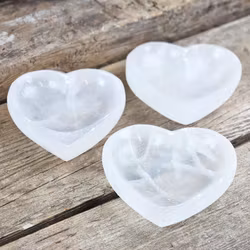 Vit Selenit, hjärta skål 10 cm -30% fynd små defekter