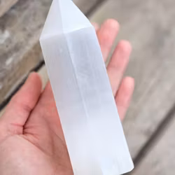 Vit Selenit, polerad spets 15 cm **-20% fynd lite sned/lite ostabil