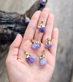 Ametist polerad kluster/spets, guldpläterat hänge -30% fynd lite annorlunda form/färg