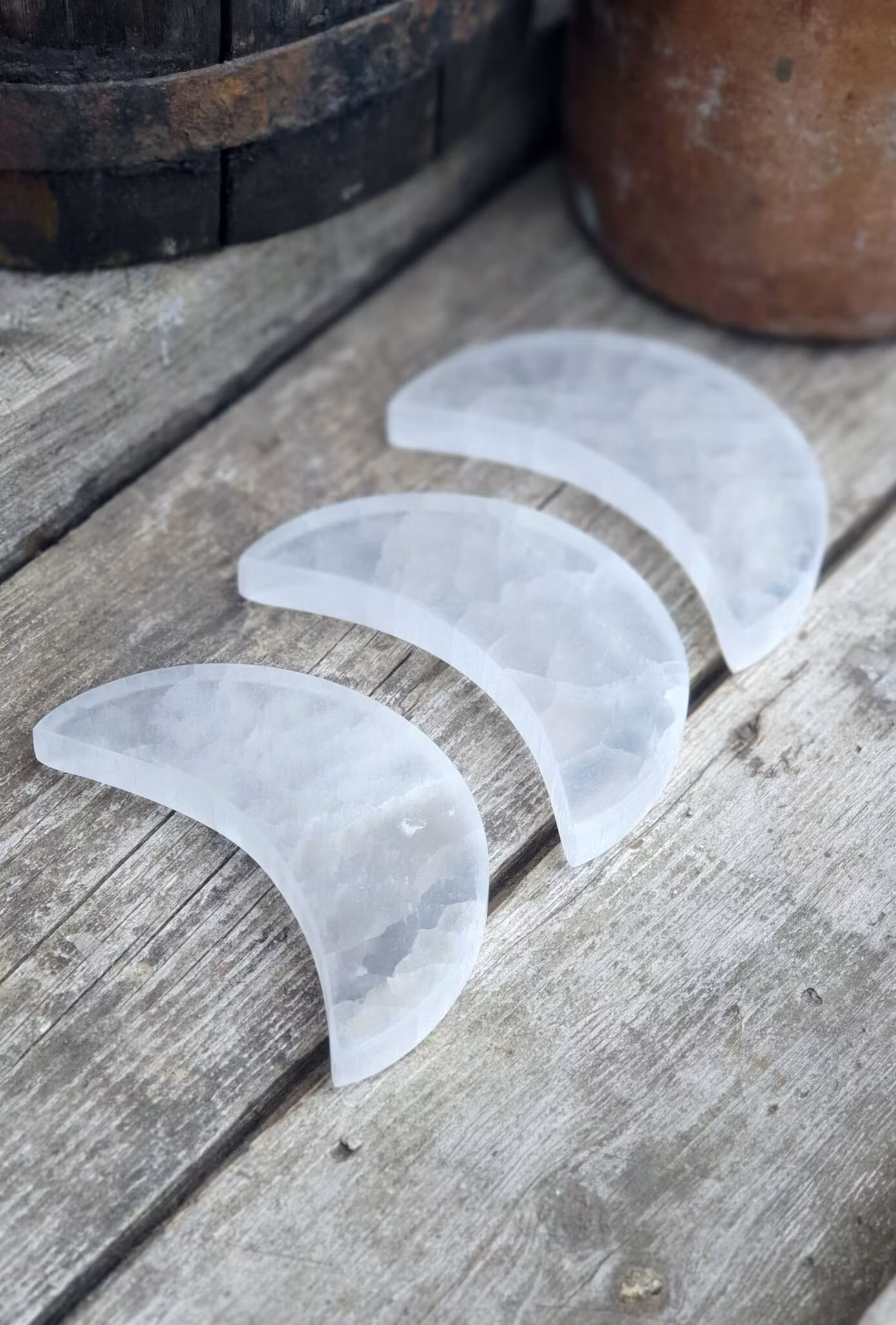 Vit Selenit, måne (laddningsplatta) 11-12 cm -20% fynd lite lite gula inslag/andra små inslag