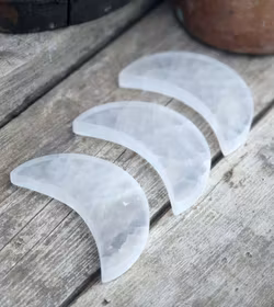 Vit Selenit, måne (laddningsplatta) 11-12 cm -20% fynd lite lite gula inslag/andra små inslag