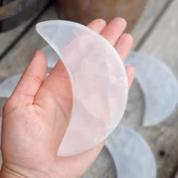 Vit Selenit, måne (laddningsplatta) 11-12 cm -20% fynd lite lite gula inslag/andra små inslag