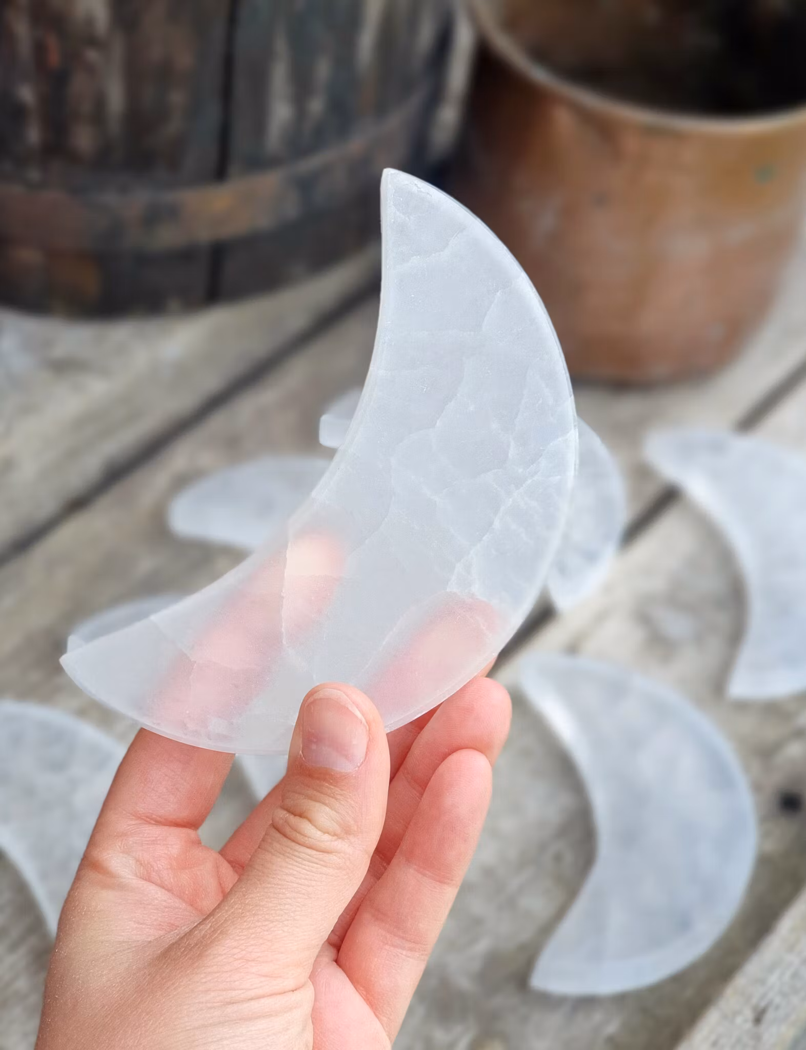 Vit Selenit, måne (laddningsplatta) 11-12 cm -20% fynd lite lite gula inslag/andra små inslag