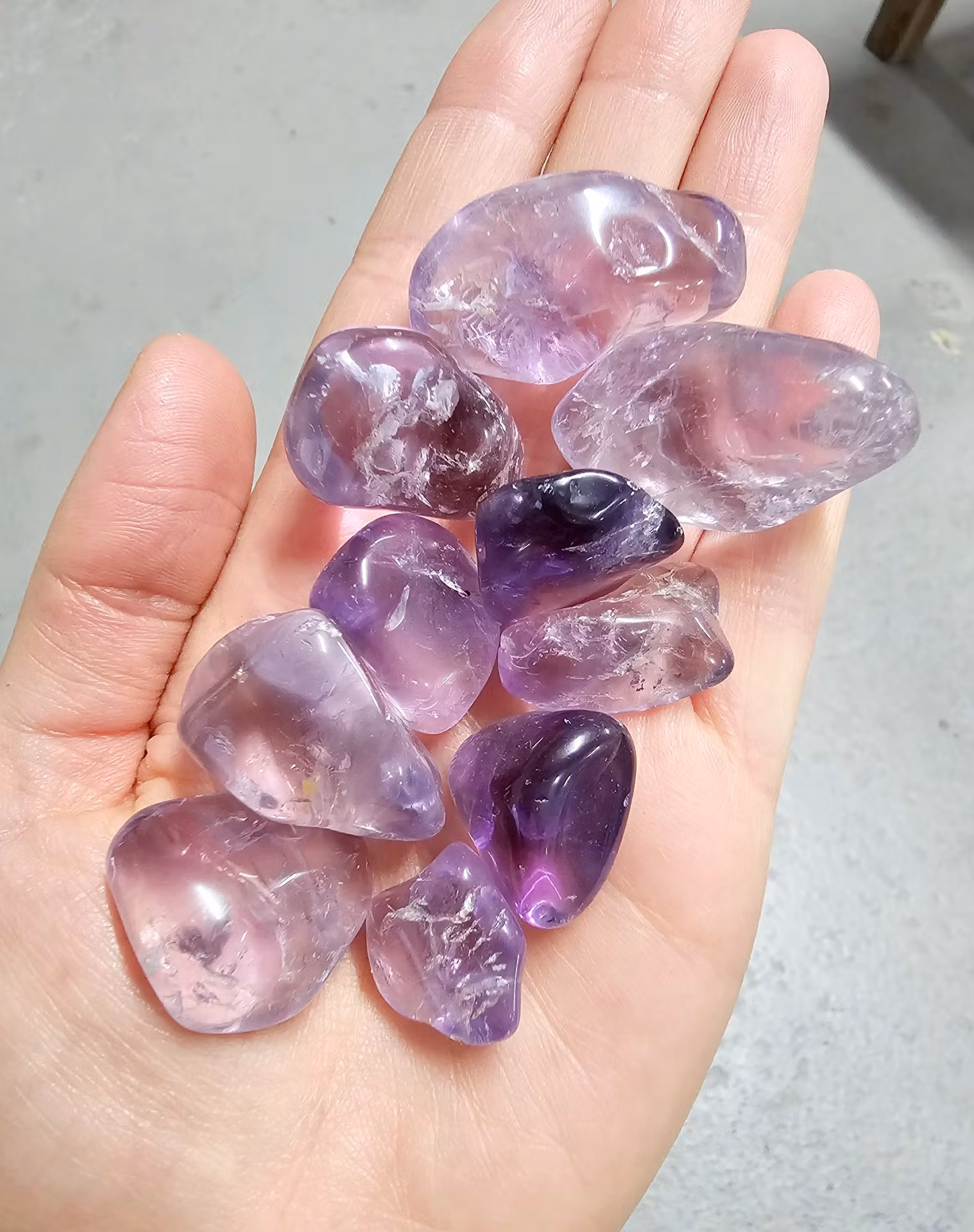 Ametist, ljus trumlad -70% fyndexemplar sprickor (obs! mindre storlek än de i bild)