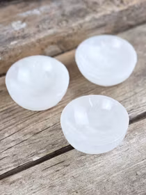 Vit Selenit, liten rund skål 8 cm -30% fynd nagg/små defekter