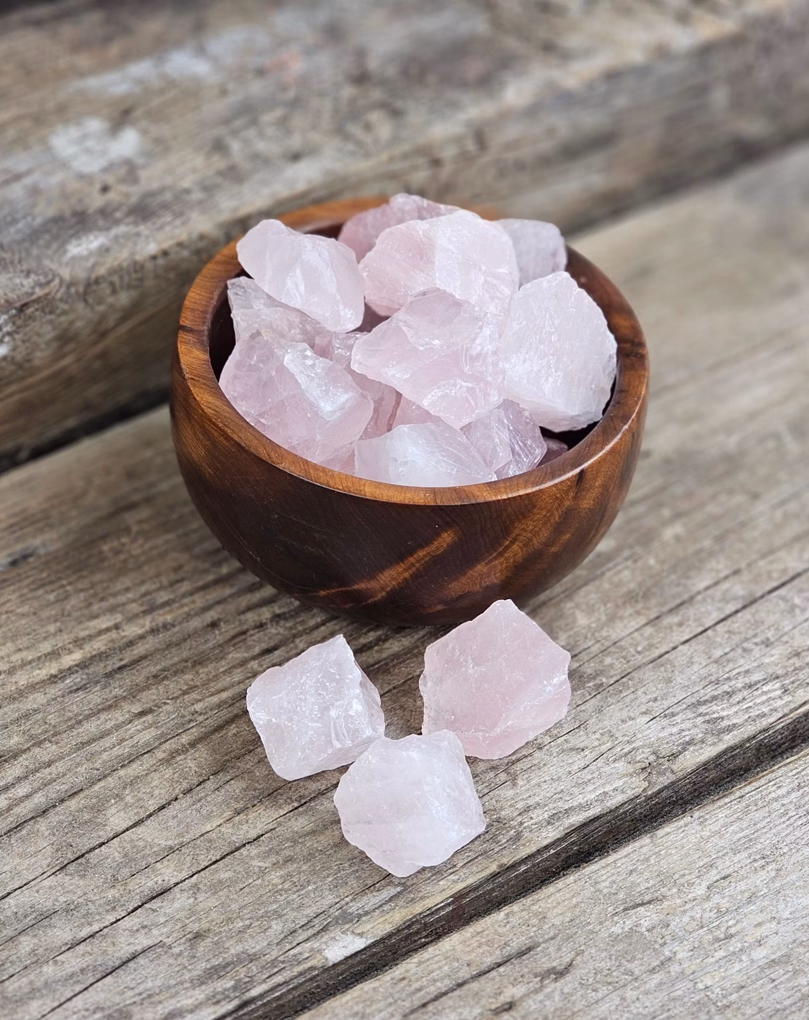 Rosenkvarts, liten rå -50% gula inslag fynd