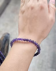 Ametist, armband 6mm runda pärlor -40% rabatt fynd lite ljusare/mer varierande färg