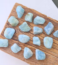 Akvamarin, stora trumlade -50% fynd mindre färg/mer brunt i kan finnas sprickor