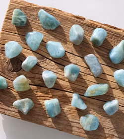 Akvamarin, mellan trumlade -40% fynd bruna inslag/sprickor