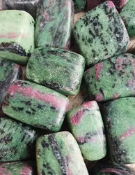 Zoisit med Rubin, trumlade -30% fynd kantstötta