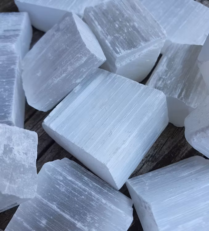 Vit Selenit, liten rå