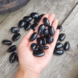 Svart Turmalin, stor trumlad rund