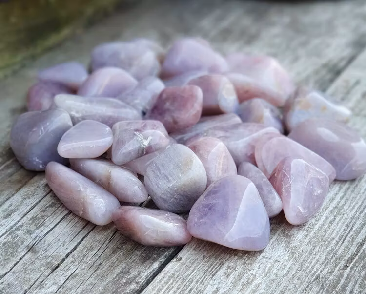 Lavendelkvarts, trumlade -80% fynd spickor mm