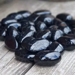 Svart Turmalin, stor trumlad rund