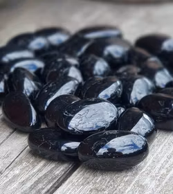 Svart Turmalin, stor trumlad rund