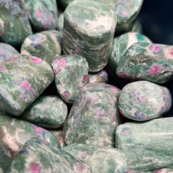 Rubinfuschit, trumlade (2 storlekar!)