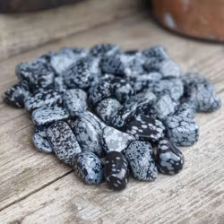 Snöflingeobsidian, trumlade