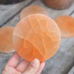 Orange/Rosa Selenit, rund platta (laddningsplatta) 8 cm