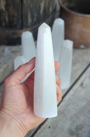 Vit Selenit, polerad spets/torn 15 cm
