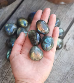 Labradorit, cuddlestone -20% fynd mindre storlek/ev sprickor