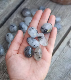 Rutilkvarts (Svart Turmalin i Kvarts), cuddlestone