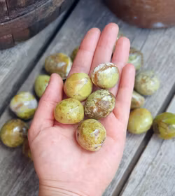 Grön Opal, cuddlestone -30% fynd mindre färg / annan form