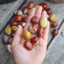 Mookait, cuddlestone