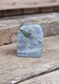 Lila Labradorit (Sunset Labradorit), polerad kristall stående friform #8