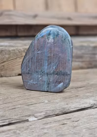 Lila Labradorit (Sunset Labradorit), polerad kristall stående friform #9