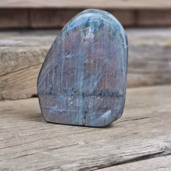 Lila Labradorit (Sunset Labradorit), polerad kristall stående friform #9