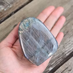 Lila Labradorit (Sunset Labradorit), polerad kristall stående friform #9