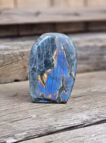 Lila Labradorit (Sunset Labradorit), polerad kristall stående friform #10