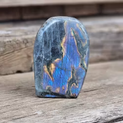 Lila Labradorit (Sunset Labradorit), polerad kristall stående friform #10