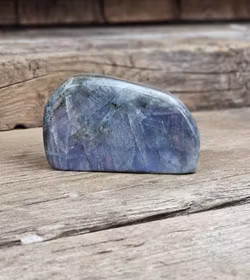 Lila Labradorit (Sunset Labradorit), polerad kristall stående friform #11