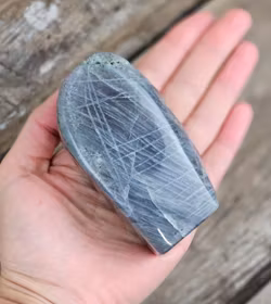 Lila Labradorit (Sunset Labradorit), polerad kristall stående friform #13