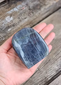 Lila Labradorit (Sunset Labradorit), polerad kristall stående friform #14